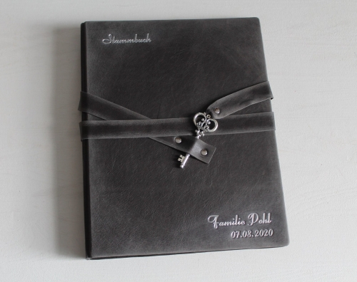 Preview: Stammbuch "Schlüssel" im Vintage-Look DIN A4, schwarz